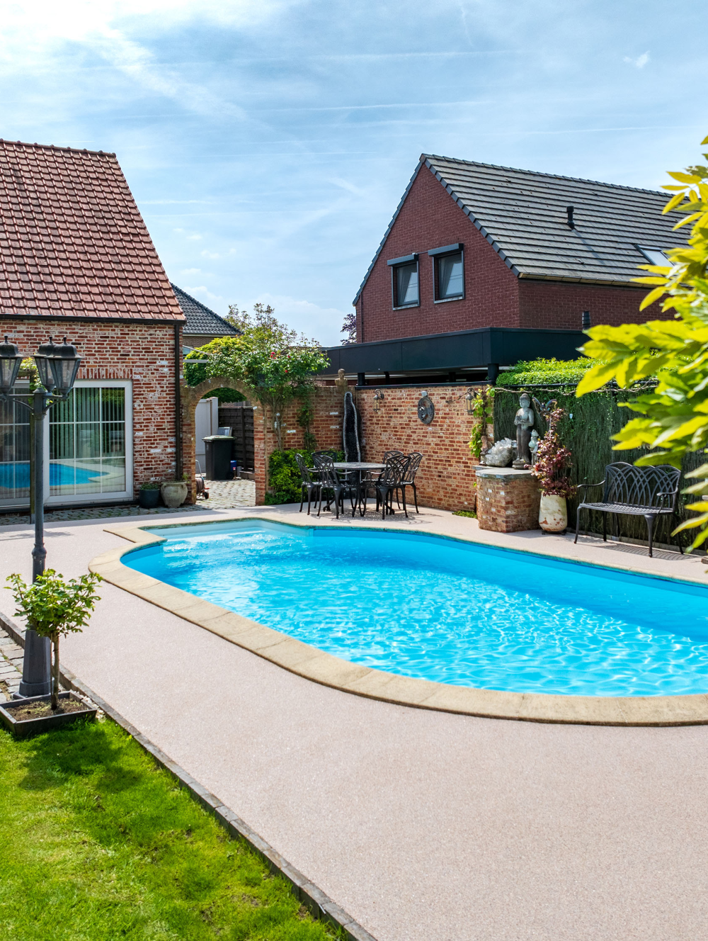 Een Zwemparadijs: Steentapijt in je Eigen Tuin
